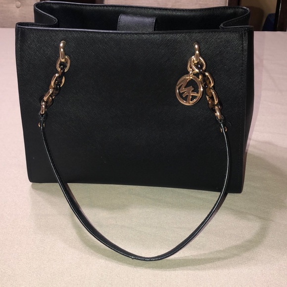 Michael Kors Handbags - Michael Kors purse